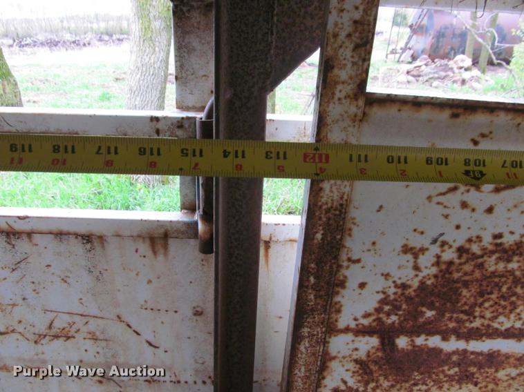 image for item K4777 1981 horse trailer