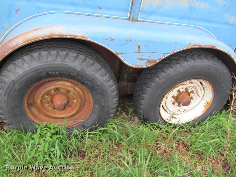 image for item K4777 1981 horse trailer