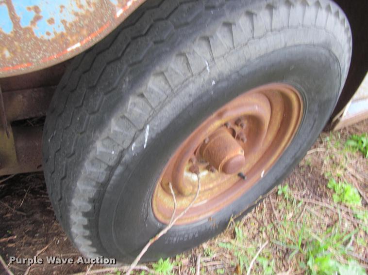 image for item K4777 1981 horse trailer