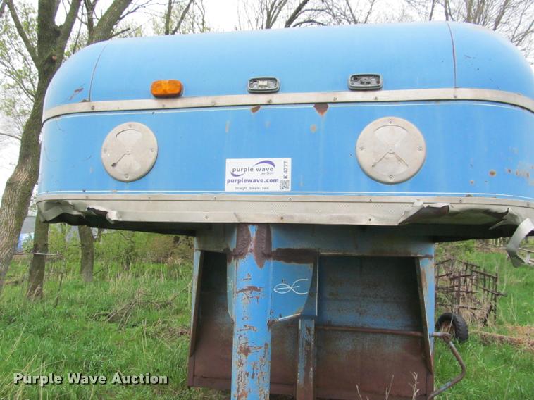 image for item K4777 1981 horse trailer