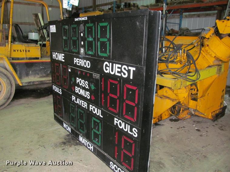 image for item K4782 1991 Daktronics BB1713D scoreboard