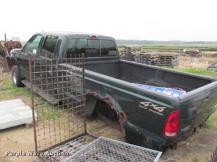 image for item K4797 2001 Ford F350 Super Duty Crew Cab pickup truck