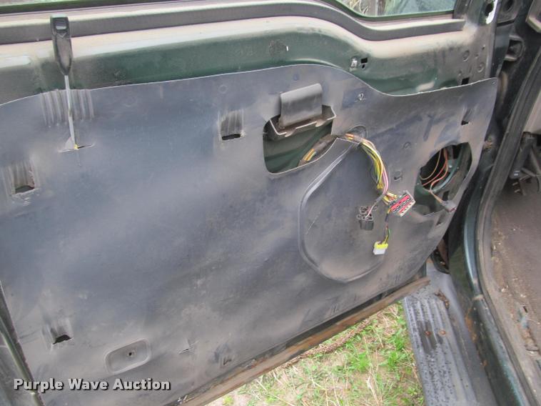 image for item K4797 2001 Ford F350 Super Duty Crew Cab pickup truck