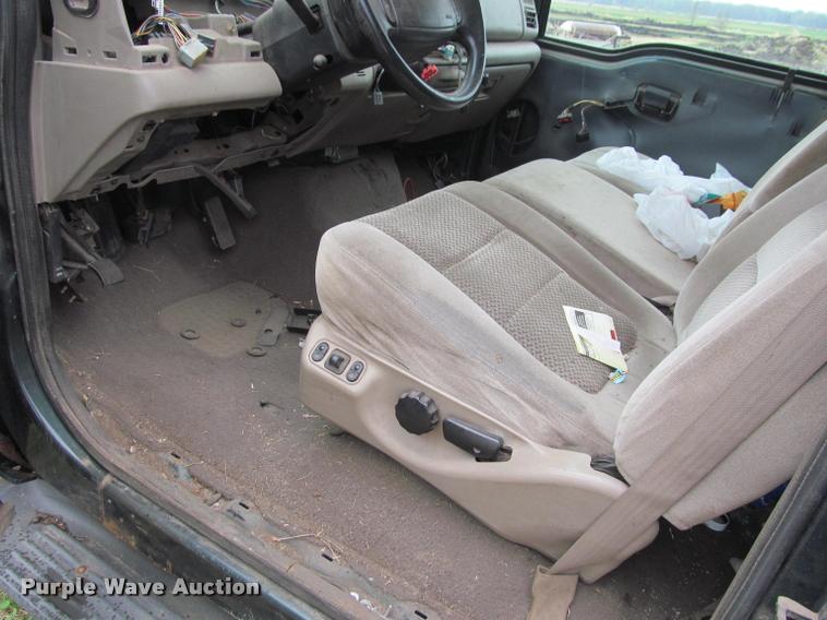 image for item K4797 2001 Ford F350 Super Duty Crew Cab pickup truck