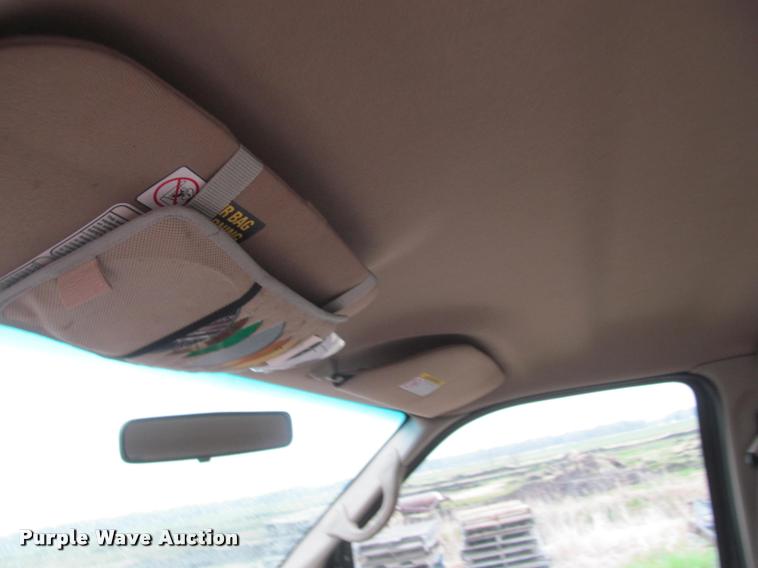 image for item K4797 2001 Ford F350 Super Duty Crew Cab pickup truck