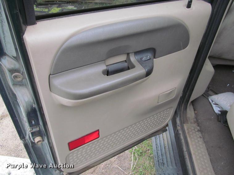 image for item K4797 2001 Ford F350 Super Duty Crew Cab pickup truck