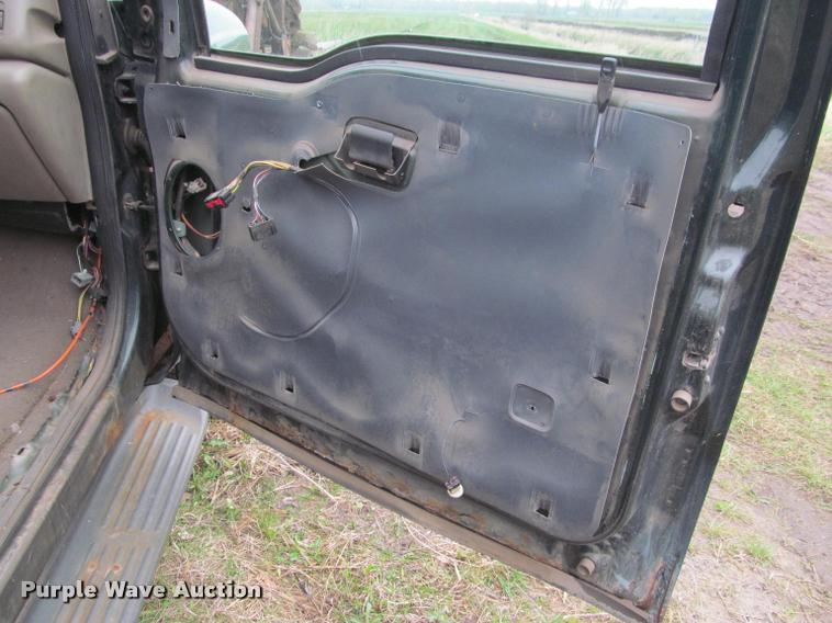 image for item K4797 2001 Ford F350 Super Duty Crew Cab pickup truck