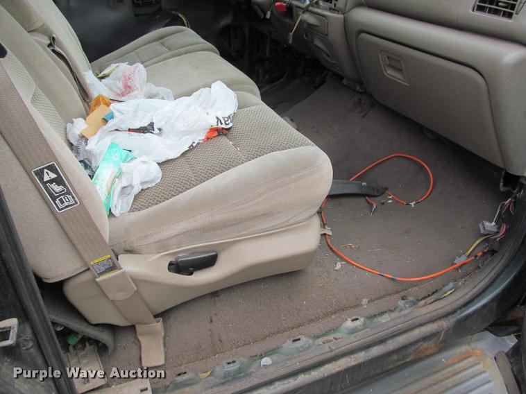 image for item K4797 2001 Ford F350 Super Duty Crew Cab pickup truck