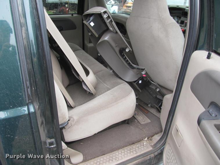 image for item K4797 2001 Ford F350 Super Duty Crew Cab pickup truck