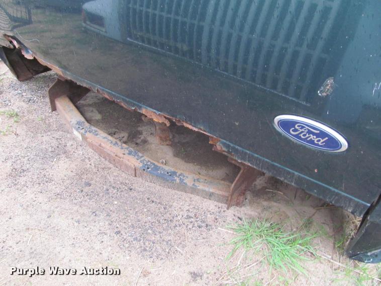 image for item K4797 2001 Ford F350 Super Duty Crew Cab pickup truck