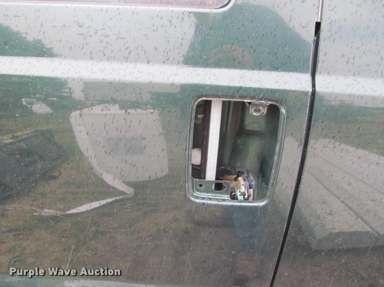 image for item K4797 2001 Ford F350 Super Duty Crew Cab pickup truck