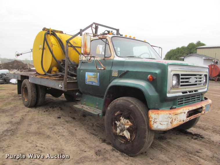 image for item K4798 1975 Chevrolet C65 flatbed truck