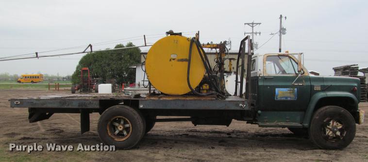 image for item K4798 1975 Chevrolet C65 flatbed truck