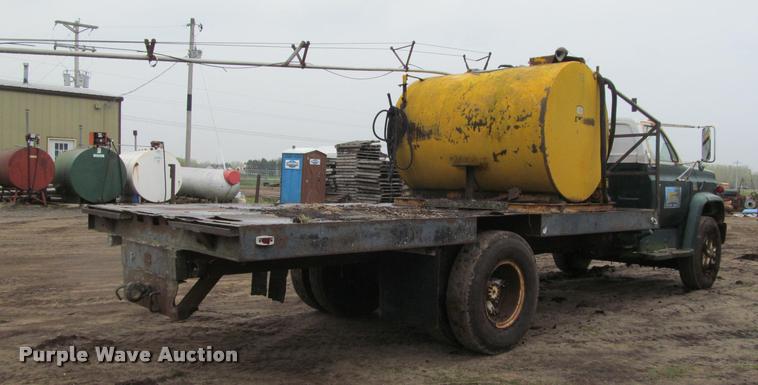 image for item K4798 1975 Chevrolet C65 flatbed truck