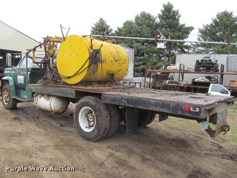 image for item K4798 1975 Chevrolet C65 flatbed truck