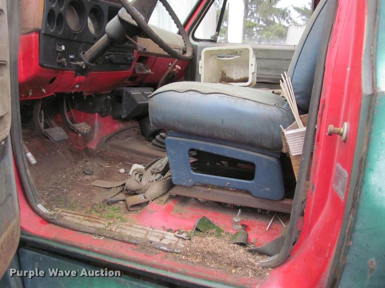 image for item K4798 1975 Chevrolet C65 flatbed truck