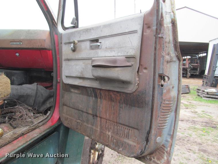 image for item K4798 1975 Chevrolet C65 flatbed truck