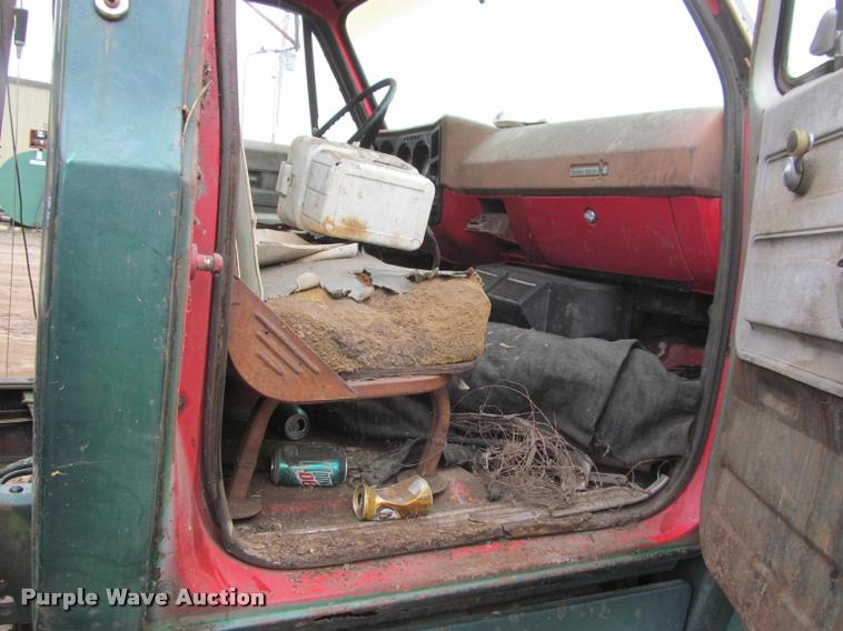 image for item K4798 1975 Chevrolet C65 flatbed truck