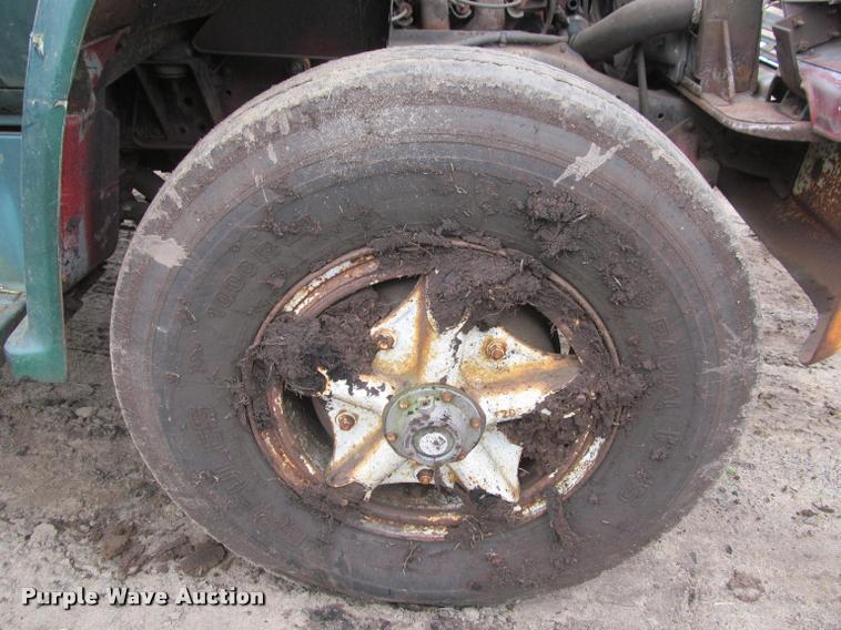 image for item K4798 1975 Chevrolet C65 flatbed truck