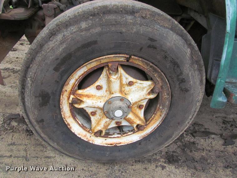 image for item K4798 1975 Chevrolet C65 flatbed truck