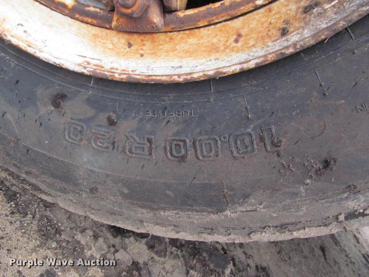 image for item K4798 1975 Chevrolet C65 flatbed truck