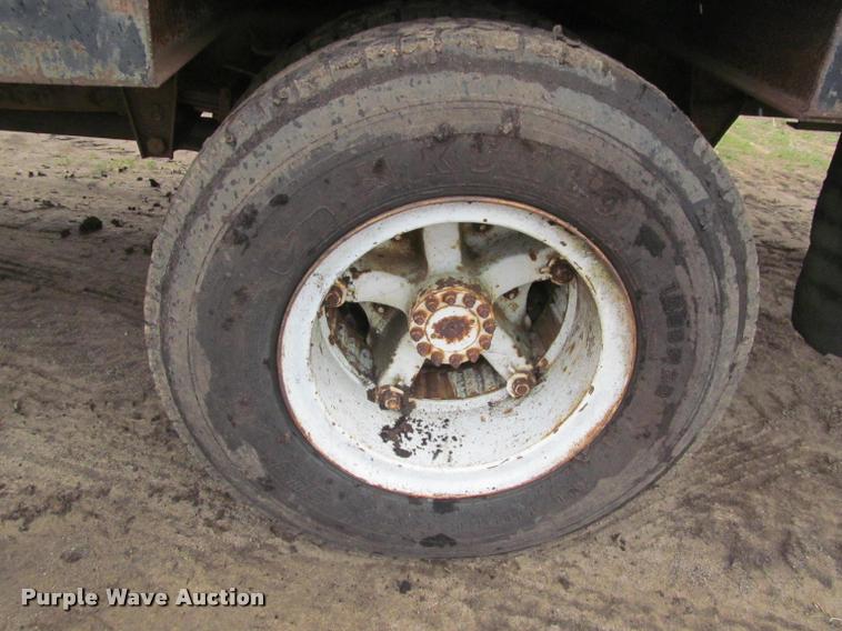 image for item K4798 1975 Chevrolet C65 flatbed truck