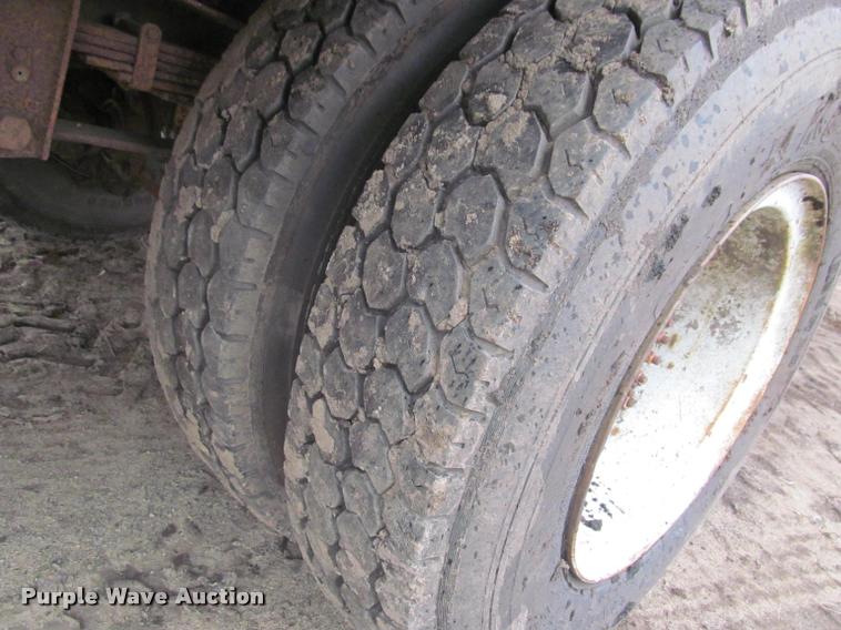 image for item K4798 1975 Chevrolet C65 flatbed truck