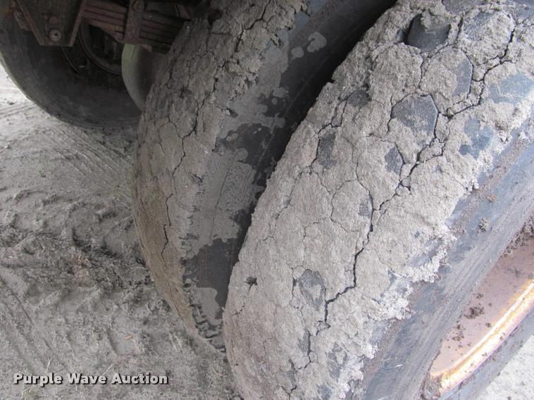 image for item K4798 1975 Chevrolet C65 flatbed truck