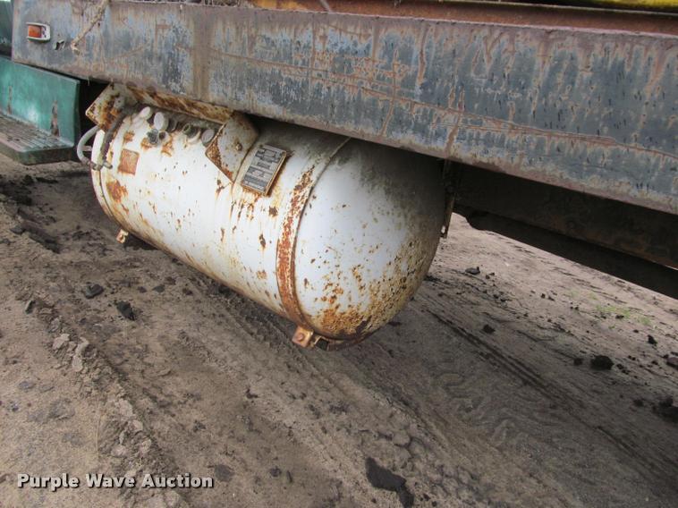 image for item K4798 1975 Chevrolet C65 flatbed truck