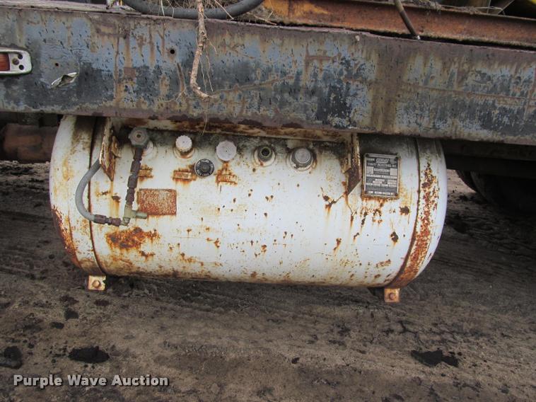 image for item K4798 1975 Chevrolet C65 flatbed truck