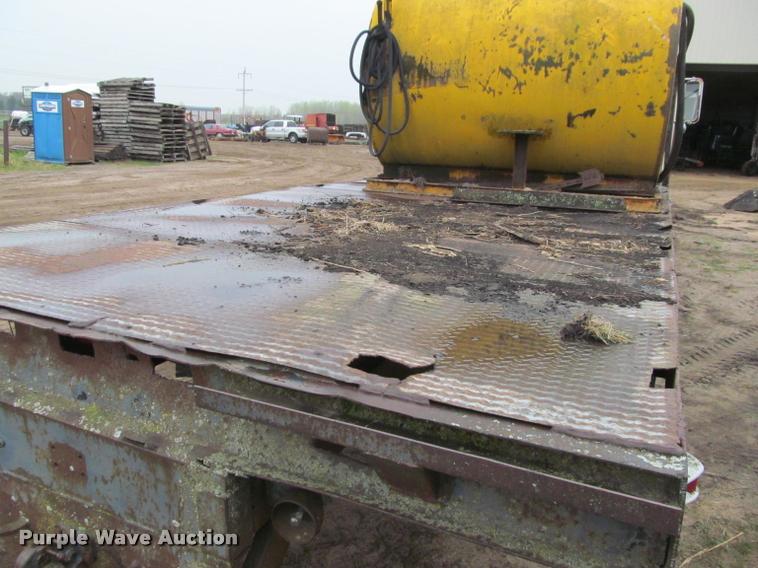 image for item K4798 1975 Chevrolet C65 flatbed truck