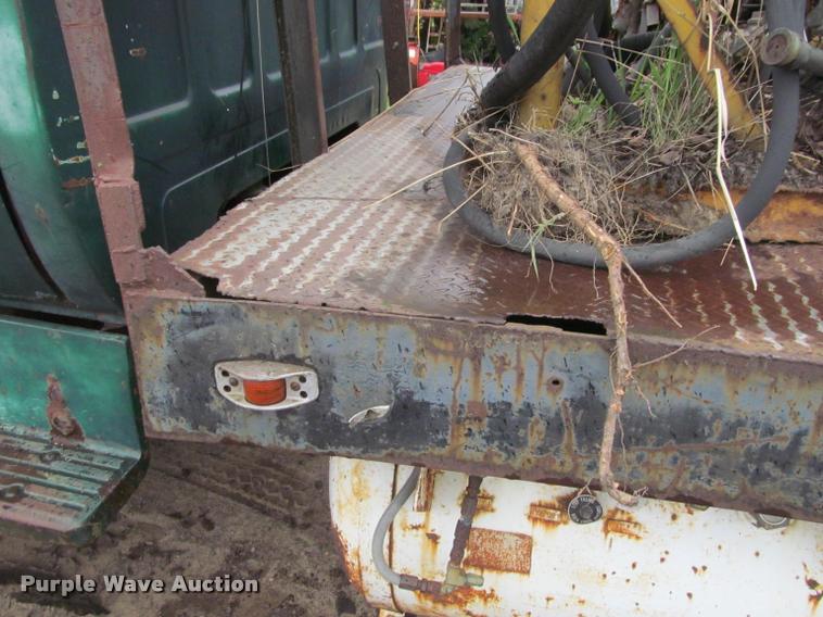 image for item K4798 1975 Chevrolet C65 flatbed truck