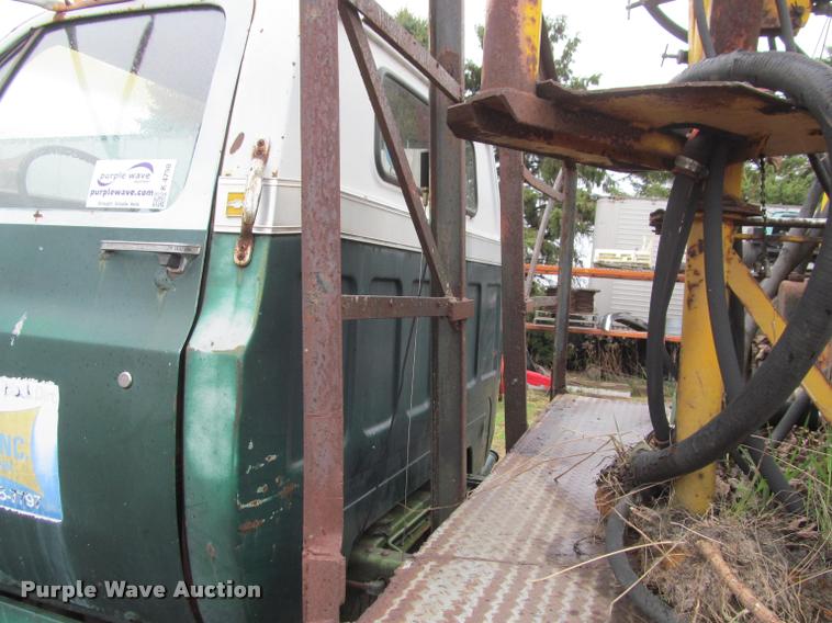 image for item K4798 1975 Chevrolet C65 flatbed truck