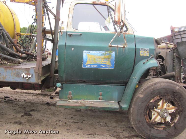 image for item K4798 1975 Chevrolet C65 flatbed truck