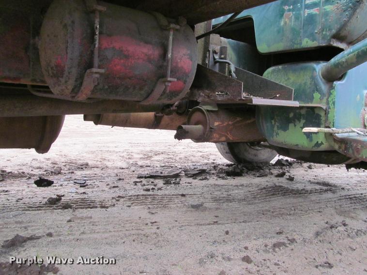 image for item K4798 1975 Chevrolet C65 flatbed truck