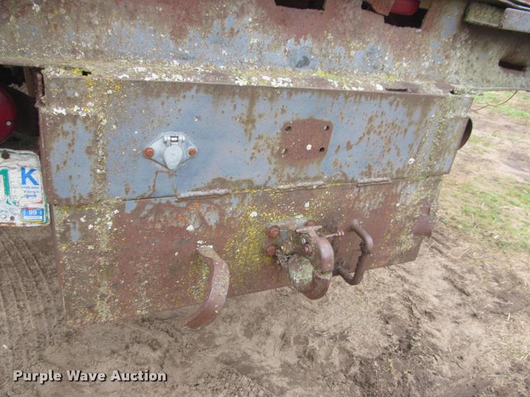 image for item K4798 1975 Chevrolet C65 flatbed truck