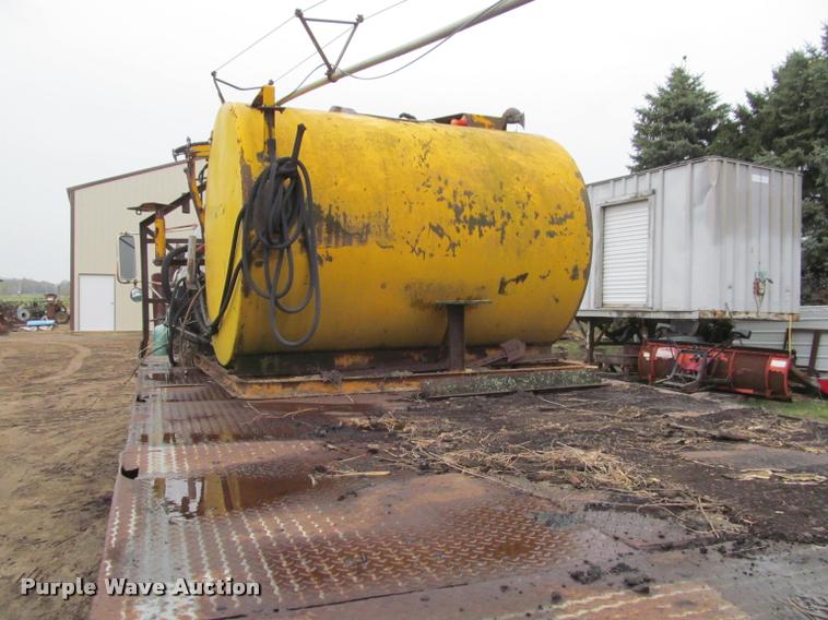 image for item K4798 1975 Chevrolet C65 flatbed truck