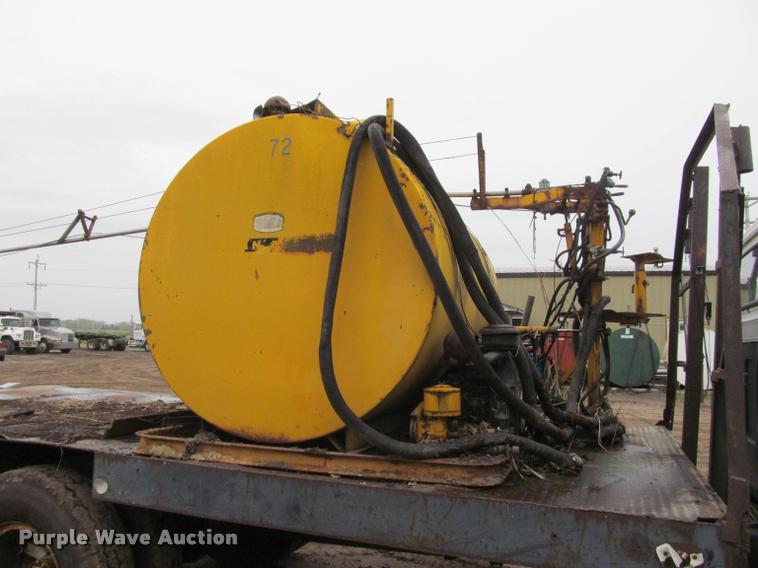 image for item K4798 1975 Chevrolet C65 flatbed truck