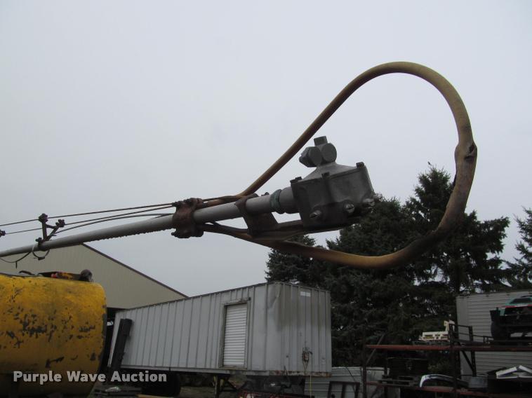 image for item K4798 1975 Chevrolet C65 flatbed truck