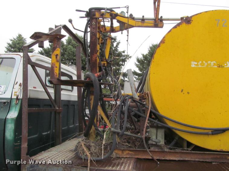 image for item K4798 1975 Chevrolet C65 flatbed truck