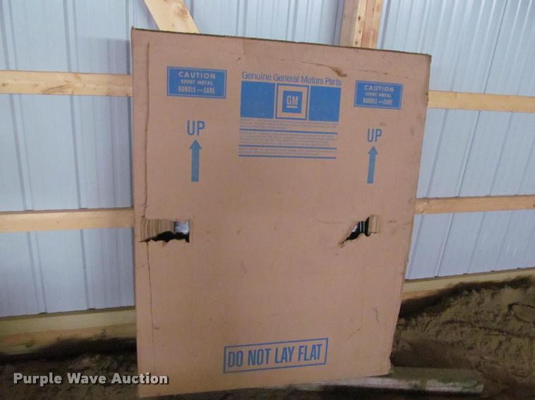 image for item K4798 1975 Chevrolet C65 flatbed truck