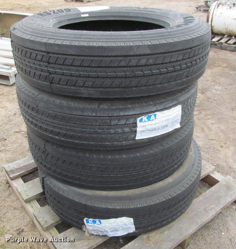 image for item K4846 (4) Kapsen HS205 285/75R24.5 tires
