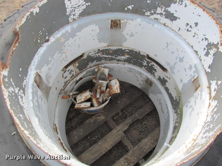 image for item K4873 (2) Firestone 13.6-28 tires