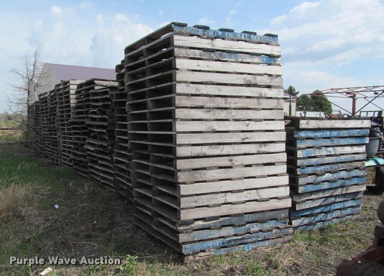 image for item K4877 Approximately 275 wood pallets
