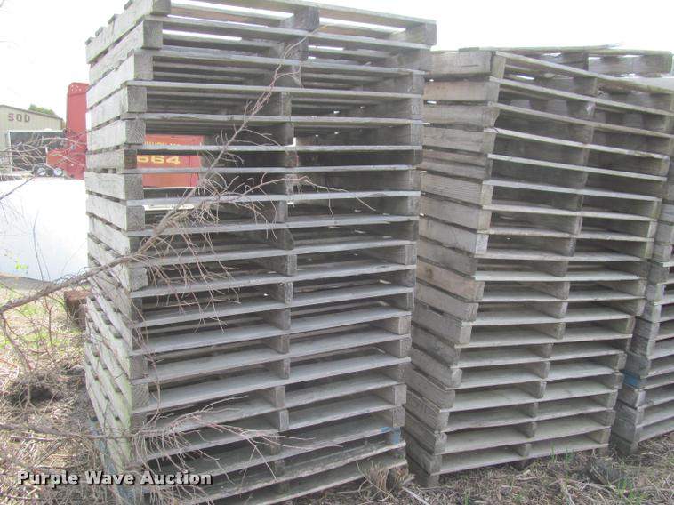 image for item K4877 Approximately 275 wood pallets