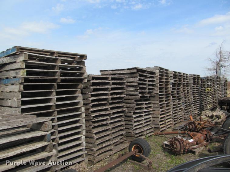 image for item K4877 Approximately 275 wood pallets