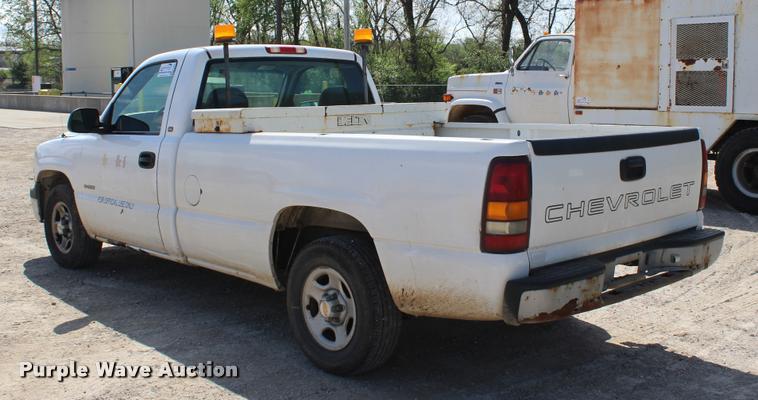 image for item K5808 2001 Chevrolet Silverado 1500 pickup truck