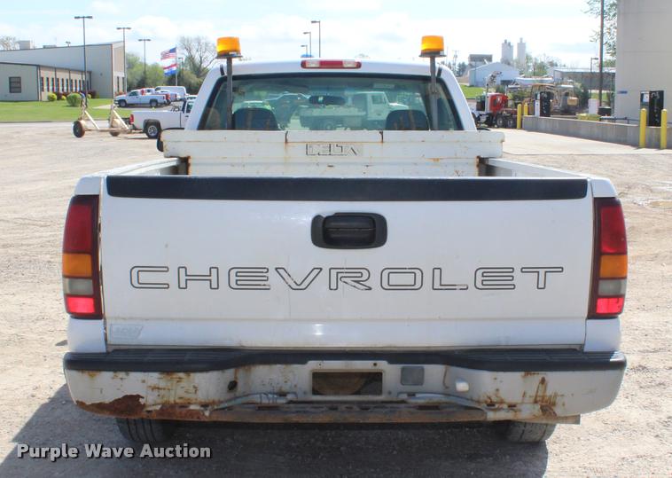 image for item K5808 2001 Chevrolet Silverado 1500 pickup truck