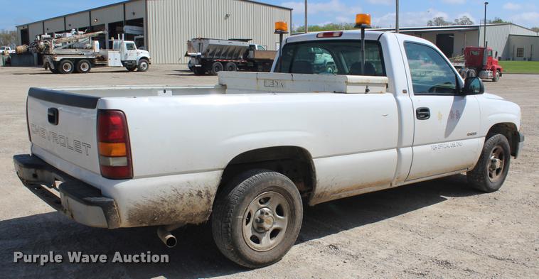 image for item K5808 2001 Chevrolet Silverado 1500 pickup truck