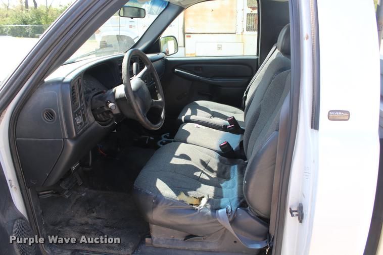 image for item K5808 2001 Chevrolet Silverado 1500 pickup truck